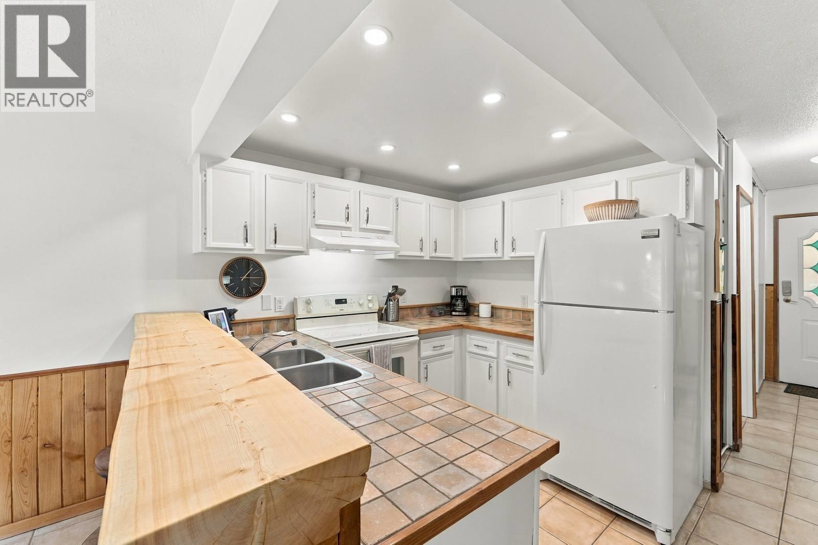 #805 225 CLEARVIEW Road - 9
