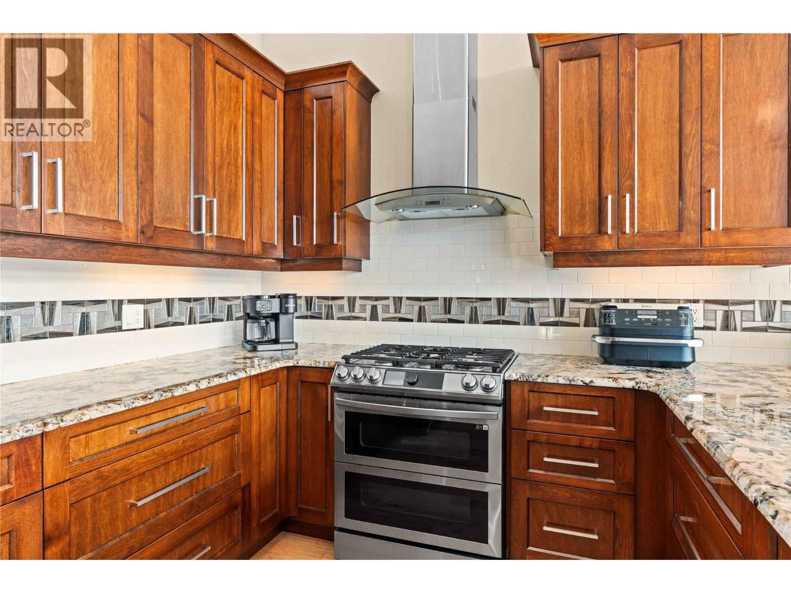 8824 Hampshire Crescent - 27