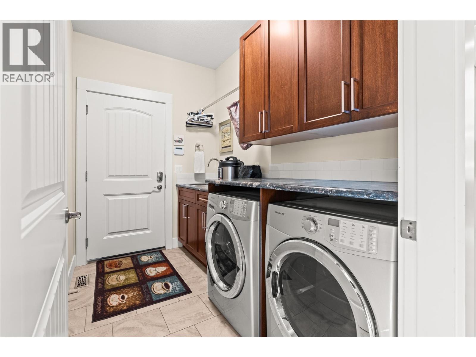 8824 Hampshire Crescent - 46
