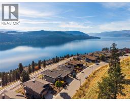 Primary Bedroom - 8824 Hampshire Crescent, Vernon, BC V1H2K9 Photo 18