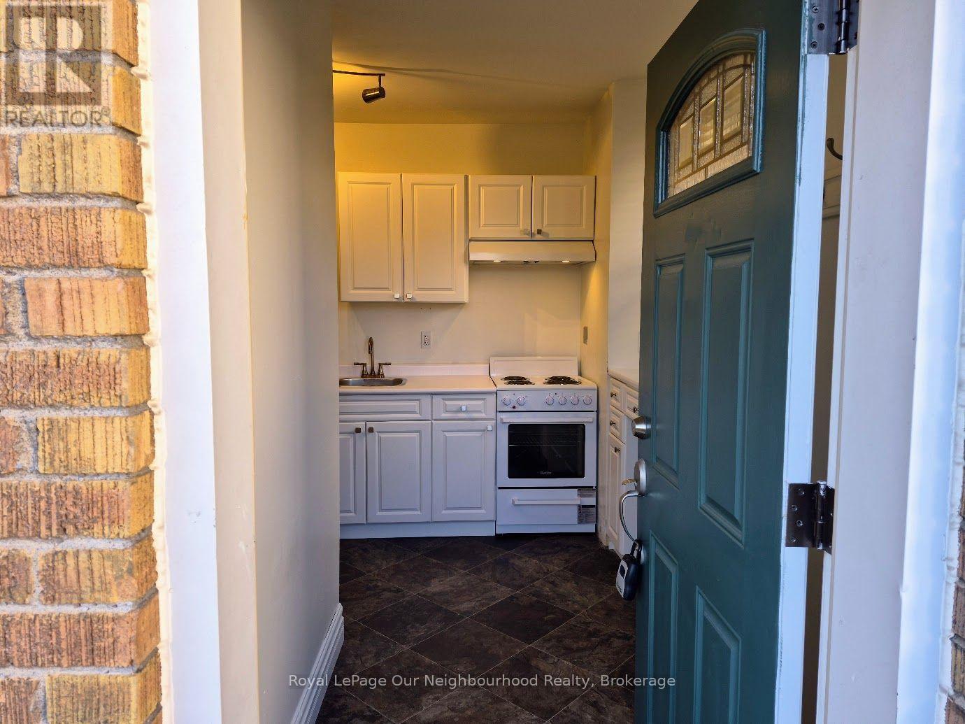 Main- 11 Colborne Street West, Oshawa, ON photo 3