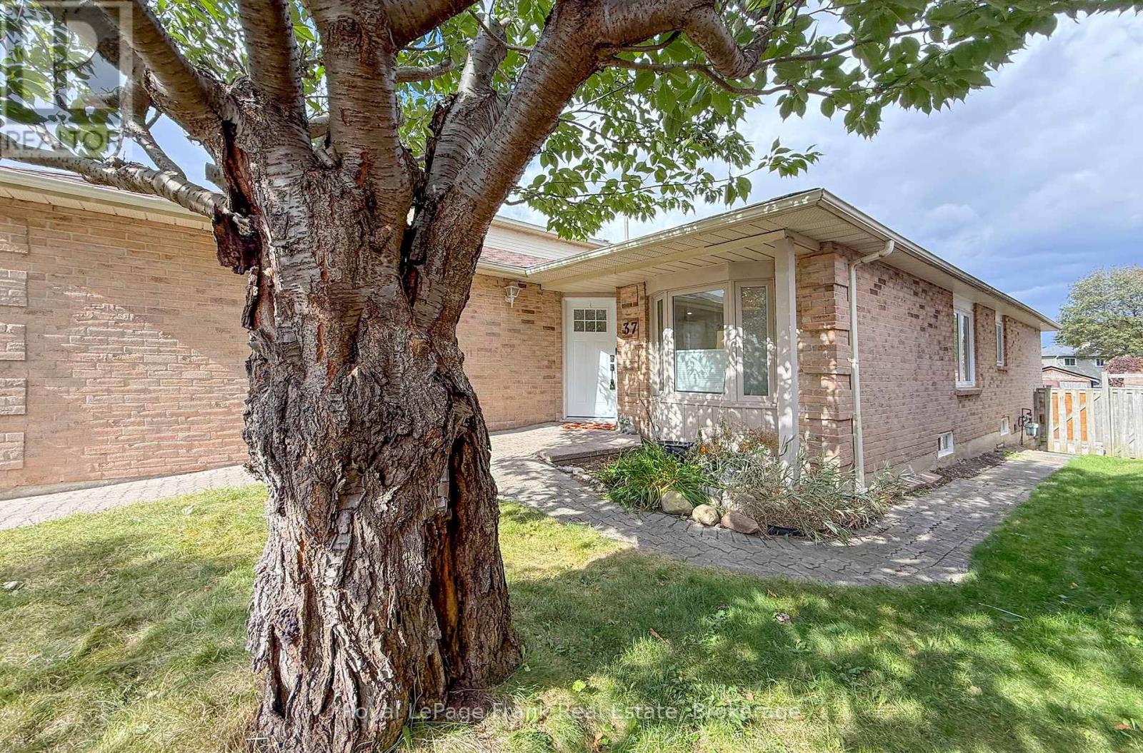 37 Angus Drive, Ajax, ON photo 4