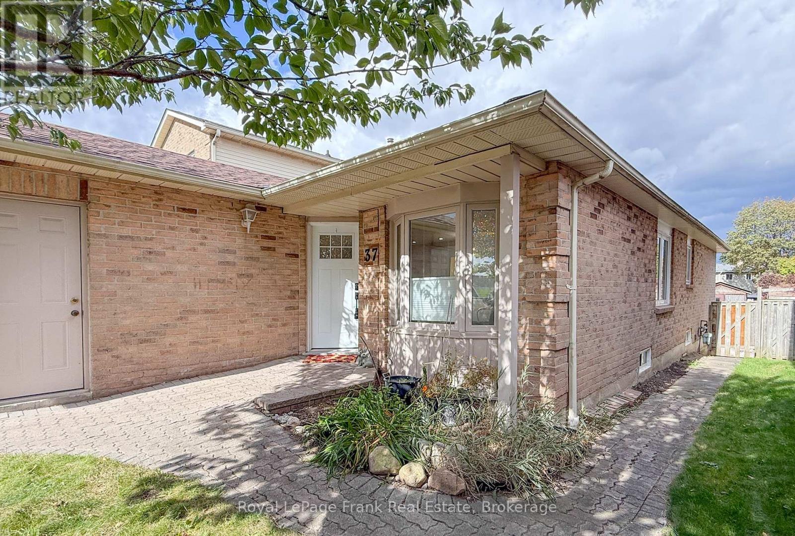 37 Angus Drive, Ajax, ON photo 5