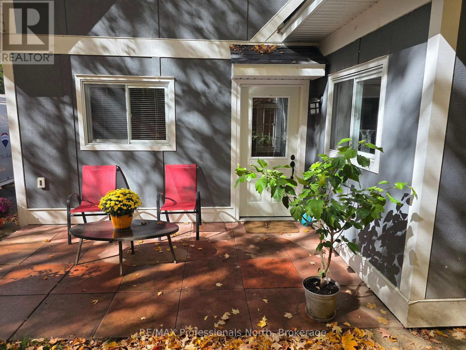187 MAIN STREET W - Image 33