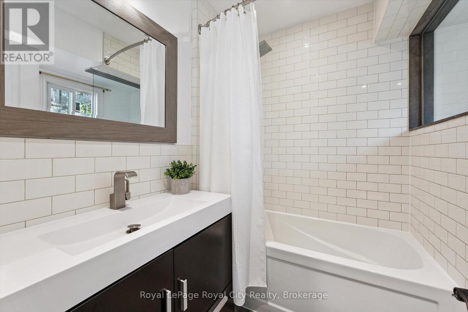 39 RIDGEWOOD AVENUE - 18