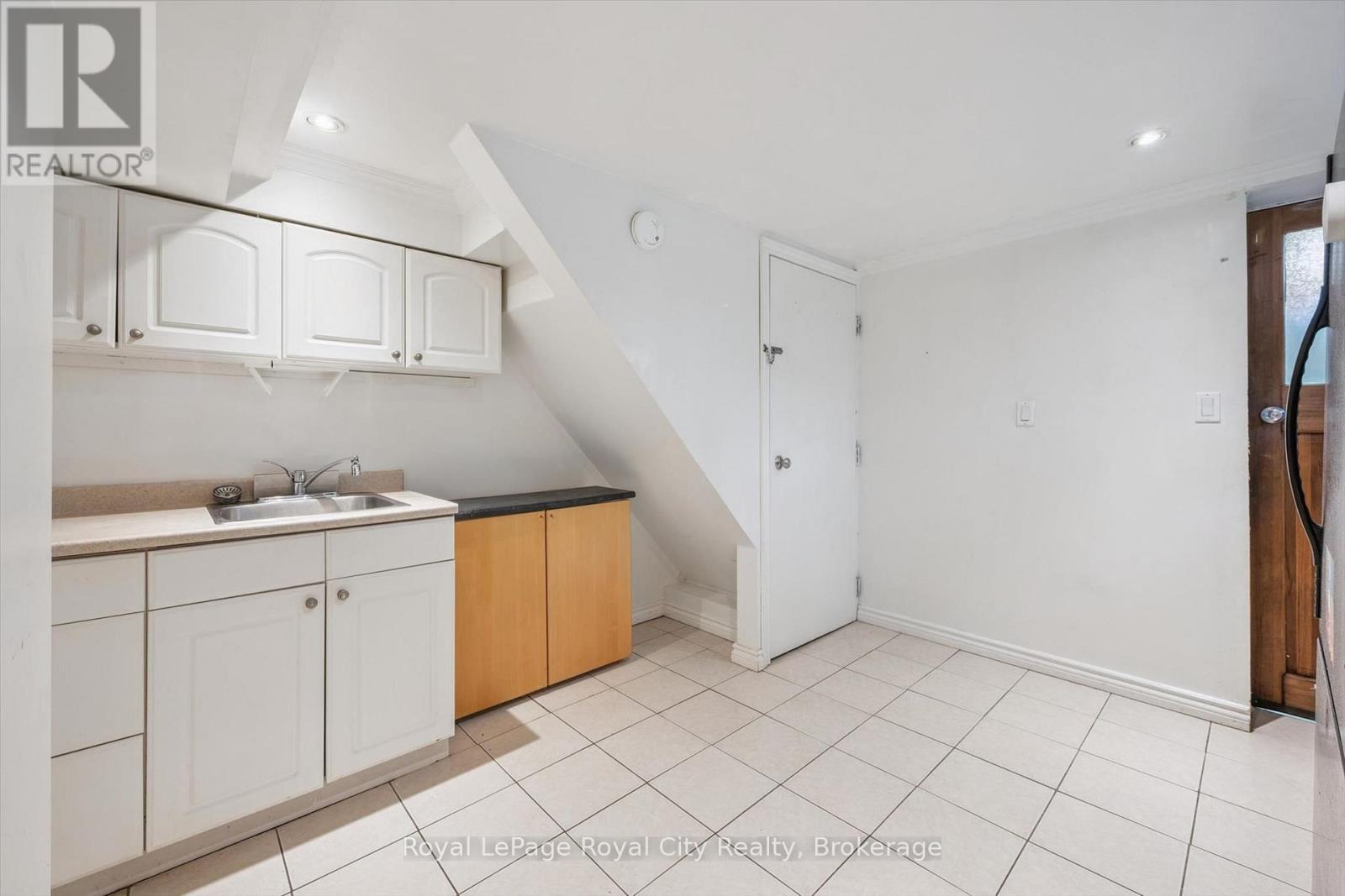 39 RIDGEWOOD AVENUE - 26