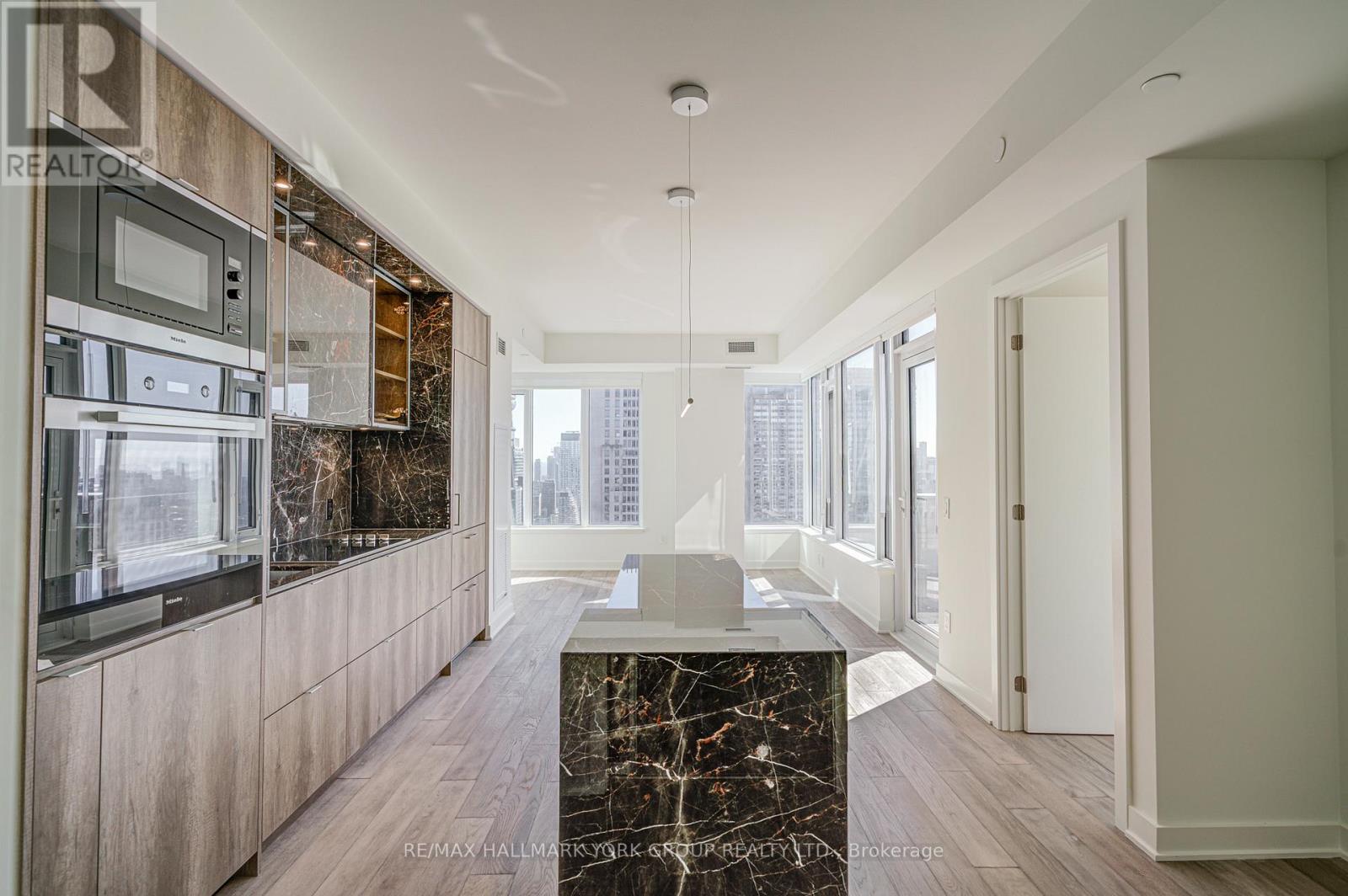 11 Yorkville Avenue — photo 11