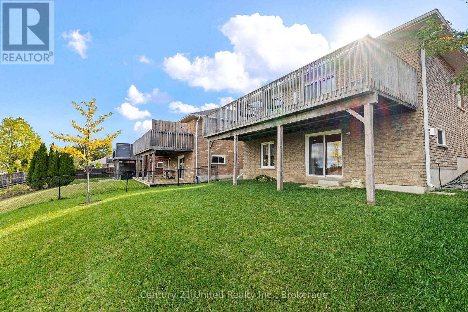 380 BIANCO CRESCENT - 23