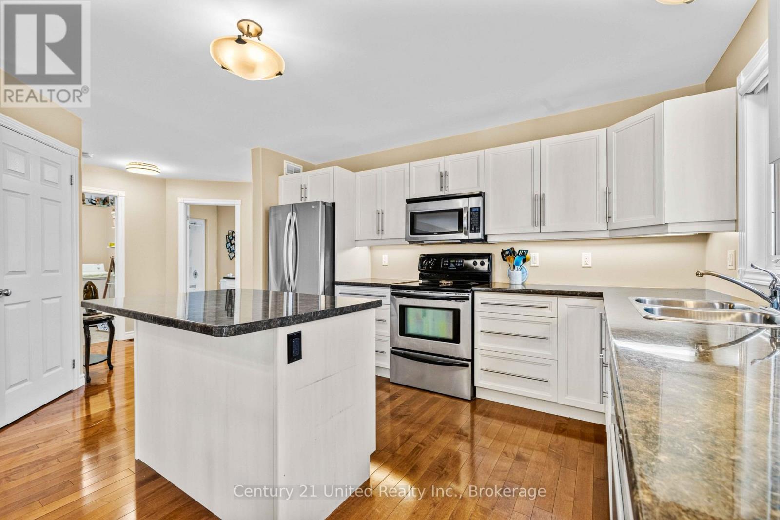 380 Bianco Crescent, Peterborough, ON photo 4
