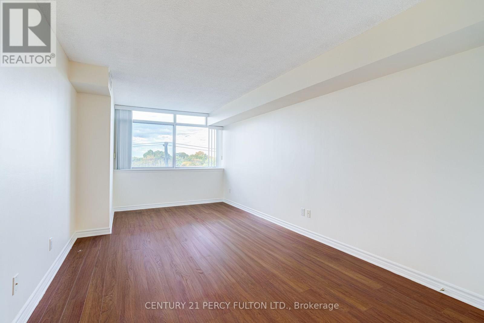 #504 11753 SHEPPARD AVENUE E - 17