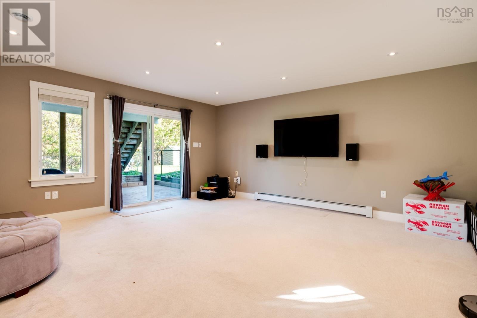 32 Hollyhock Way - 37