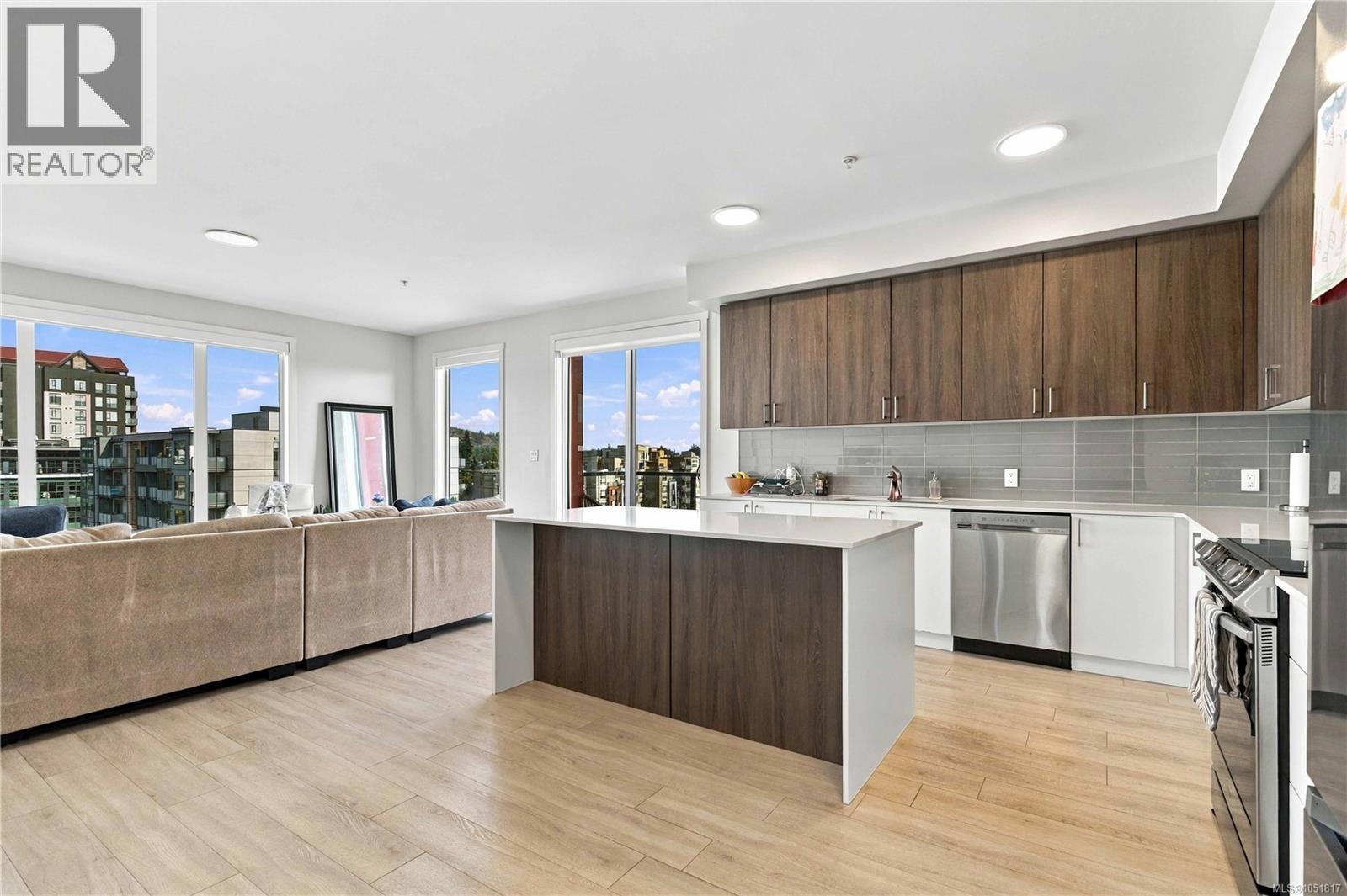 #602 810 Orono Ave - 14