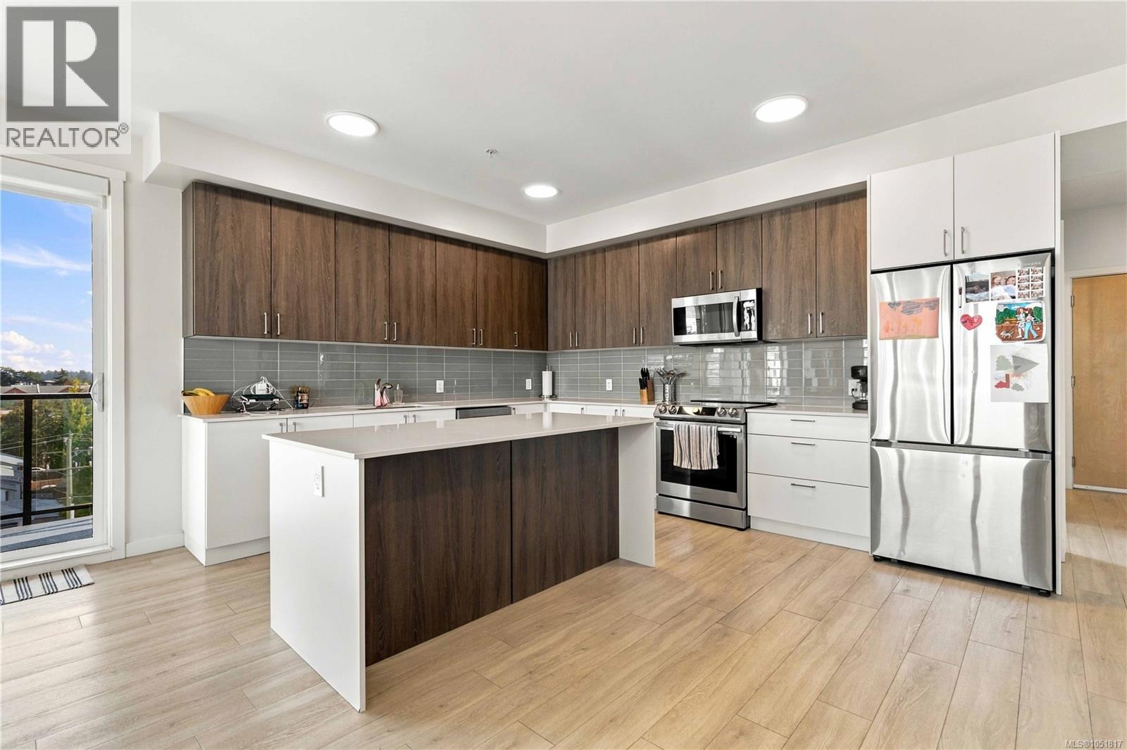 #602 810 Orono Ave - 12