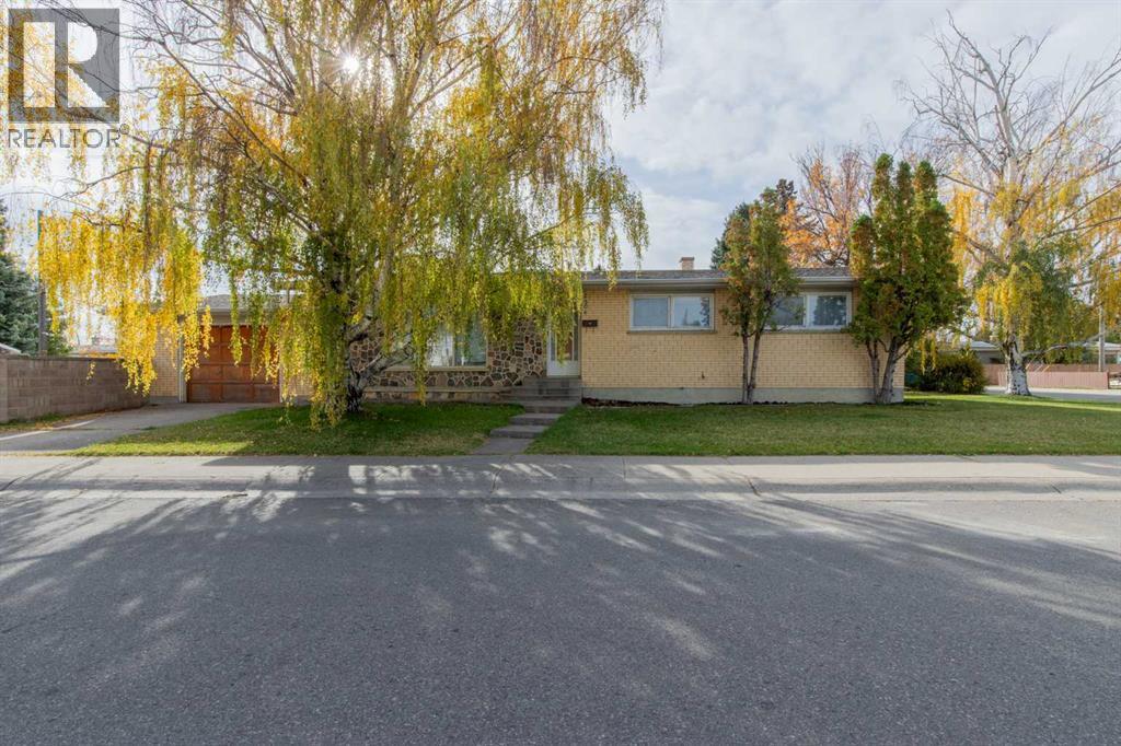 2504 7 Avenue N - 2