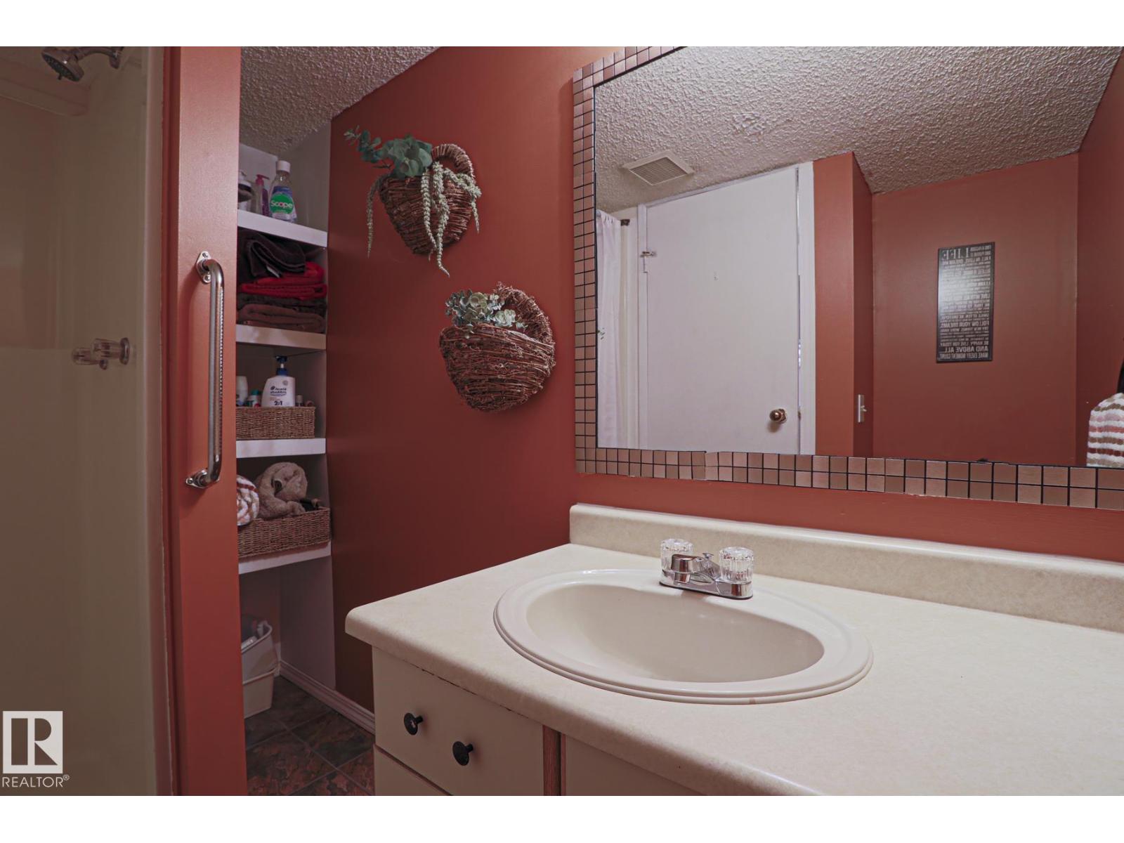 52 WESTLAKE DR - 34