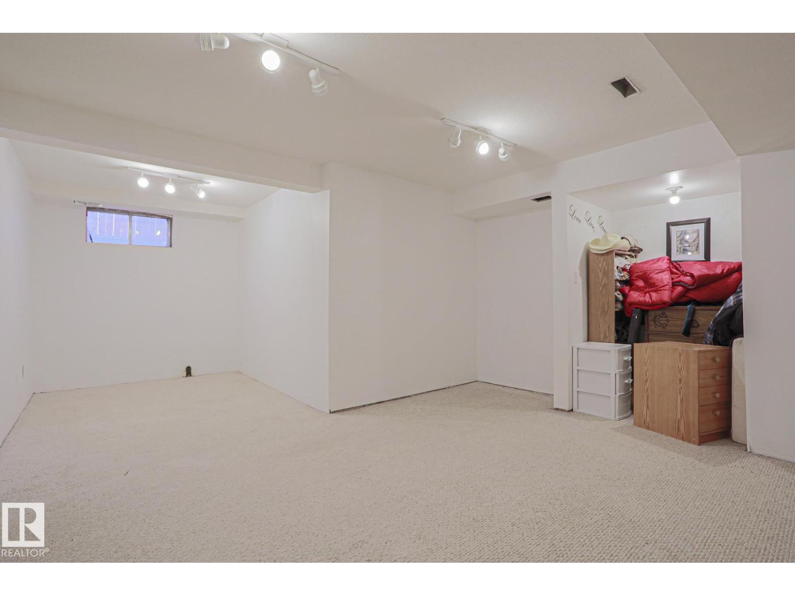 52 WESTLAKE DR - 43