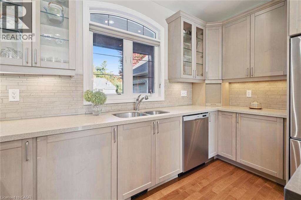 15 BREAKWATER Court - 15