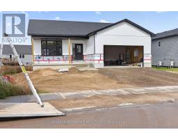 Mud room - 18 Durant Street, Petawawa, ON K8H0G2 Photo 6