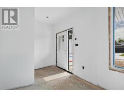 Living room - 18 Durant Street, Petawawa, ON K8H0G2 Photo 9