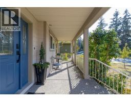Ensuite - 6309 Central Saanich Rd, Central Saanich, BC V8Z5T8 Photo 6