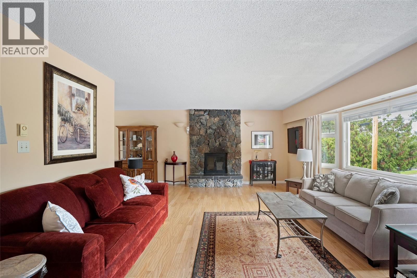 3906 Braefoot Rd, Saanich - Image 1