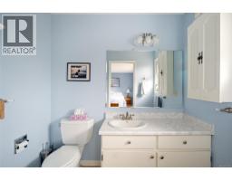 Laundry room - 3906 Braefoot Rd, Saanich, BC V8P3T2 Photo 17