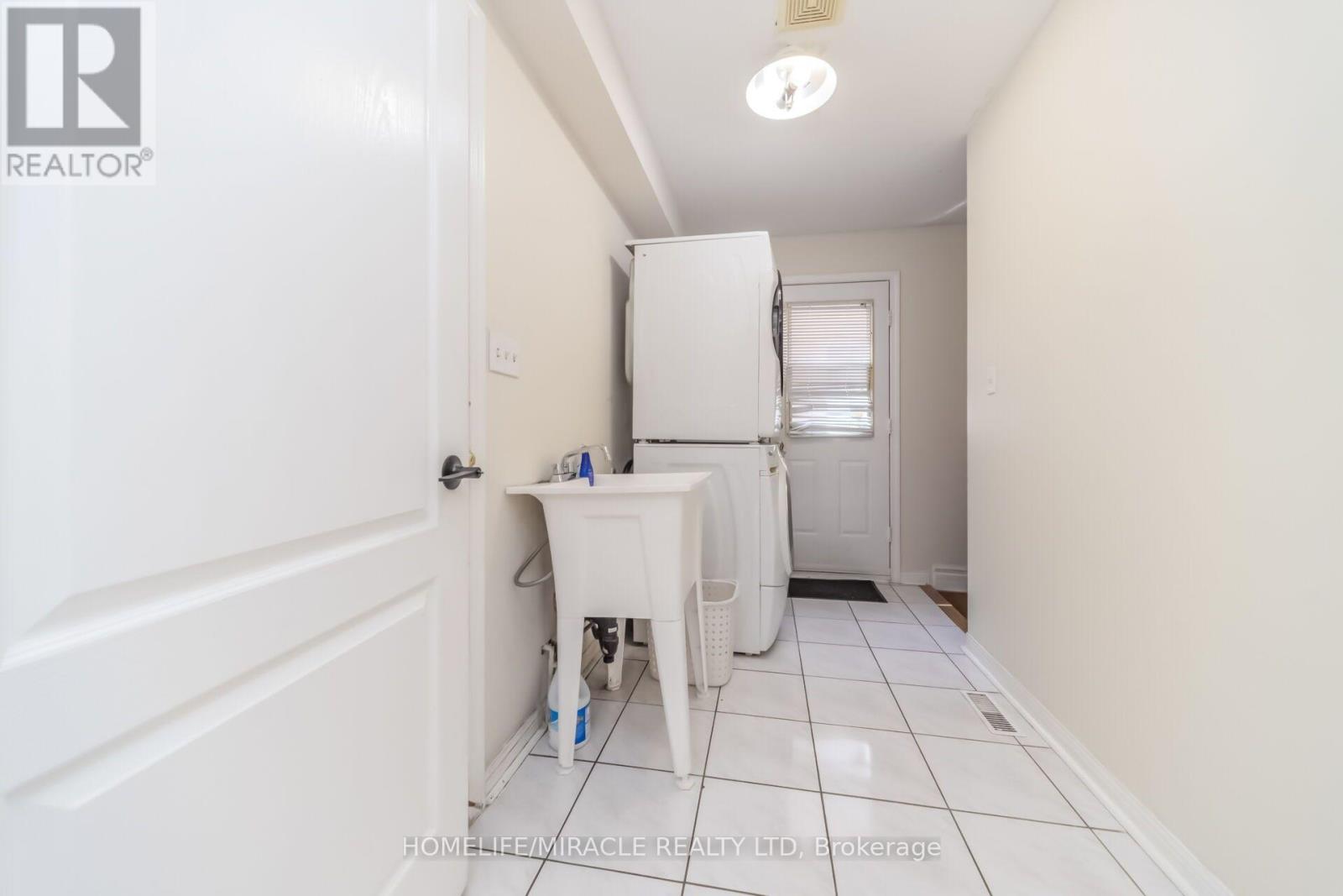 32 Gold Tree Street, Brampton, ON photo 47