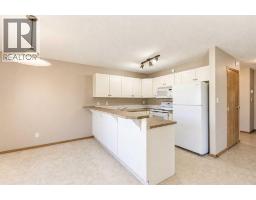 Living room - 48, 20 Jacobs Close, Red Deer, AB T4P4E1 Photo 6