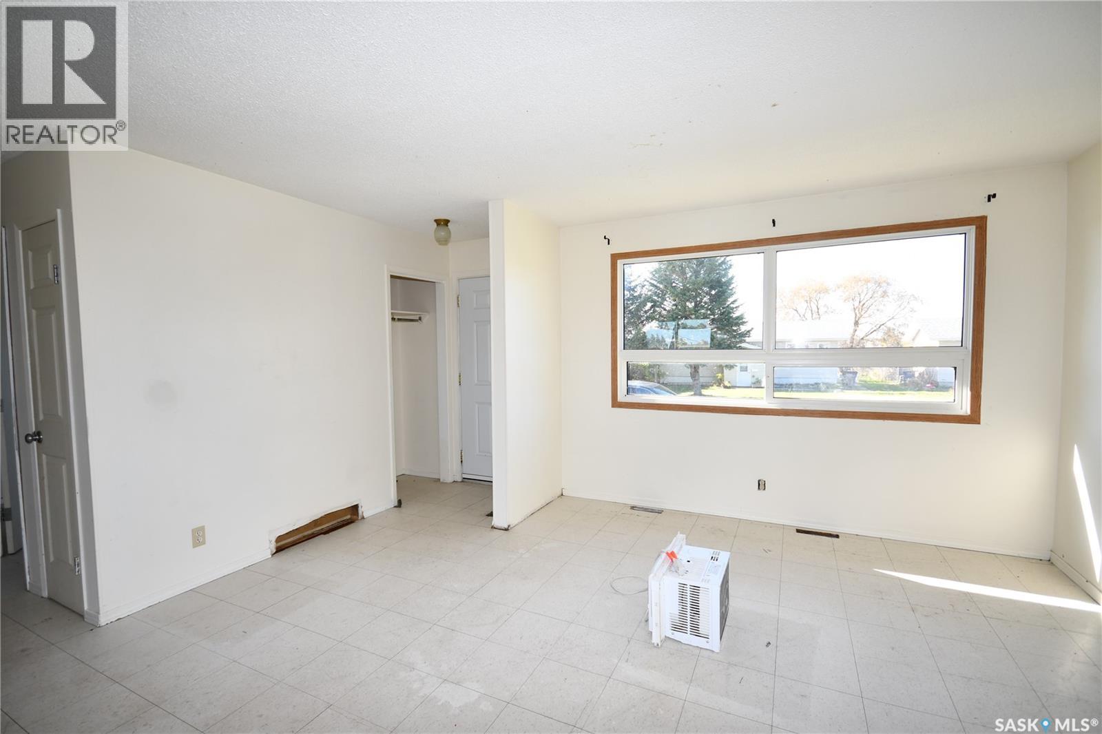 205 6th AVENUE N - 4