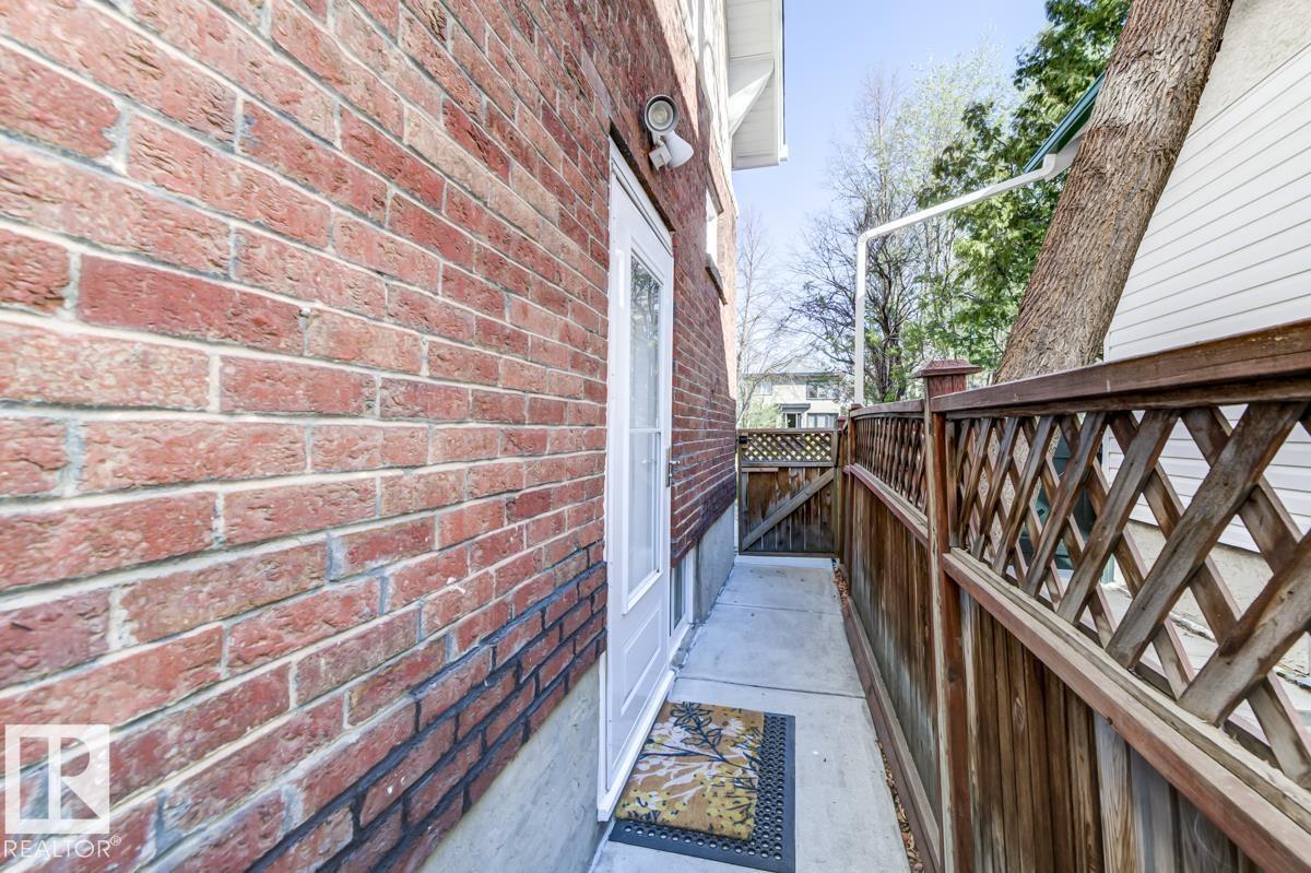 10949 88 AV NW - 47