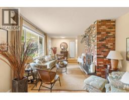Living room - 7200 54 Street Ne, Salmon Arm, BC V0E1K0 Photo 11