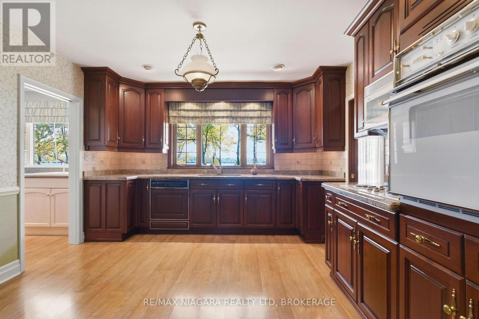9985 NIAGARA RIVER PARKWAY - 16