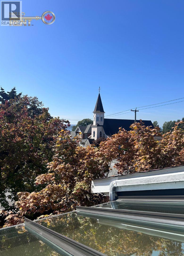 620 MAHON AVENUE, North Vancouver - Image 1