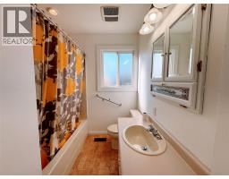 Kitchen - 2152 Mamette Avenue, Merritt, BC V1K1B8 Photo 13