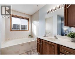 39 Woodside Close Nw, Airdrie, AB T4B2C8 Photo 20