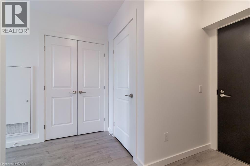 181 King Street South — photo 4