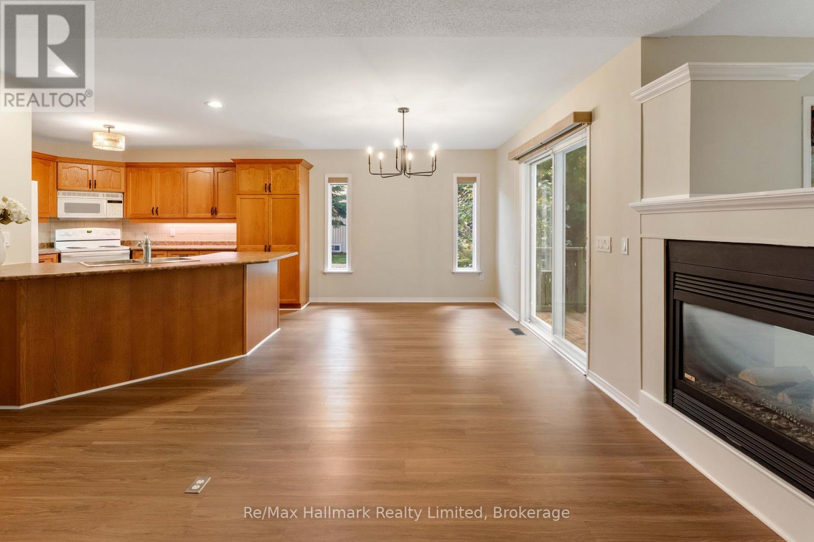 3 WOODS HOLLOW - Image 11