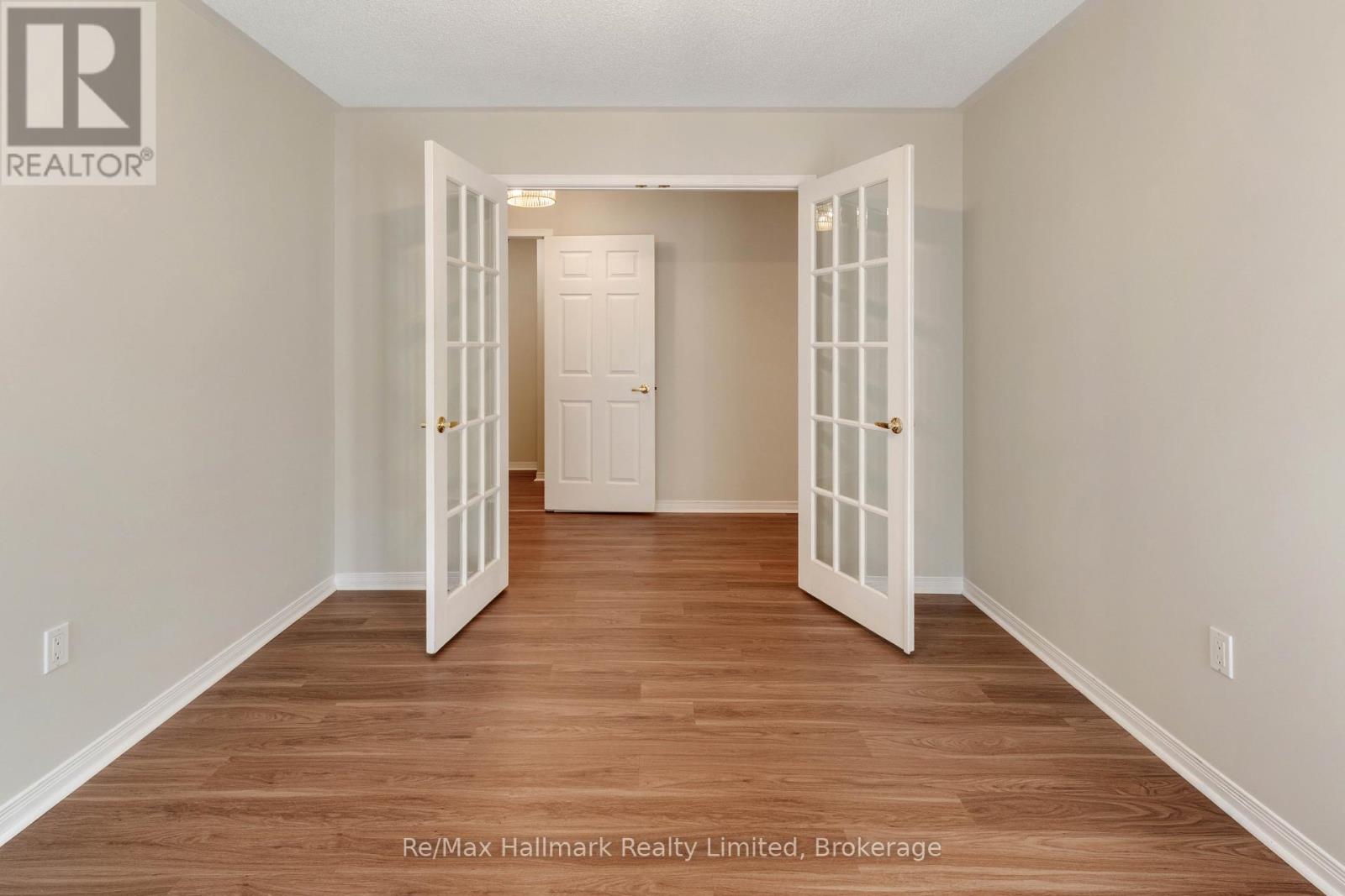 3 WOODS HOLLOW - Image 20
