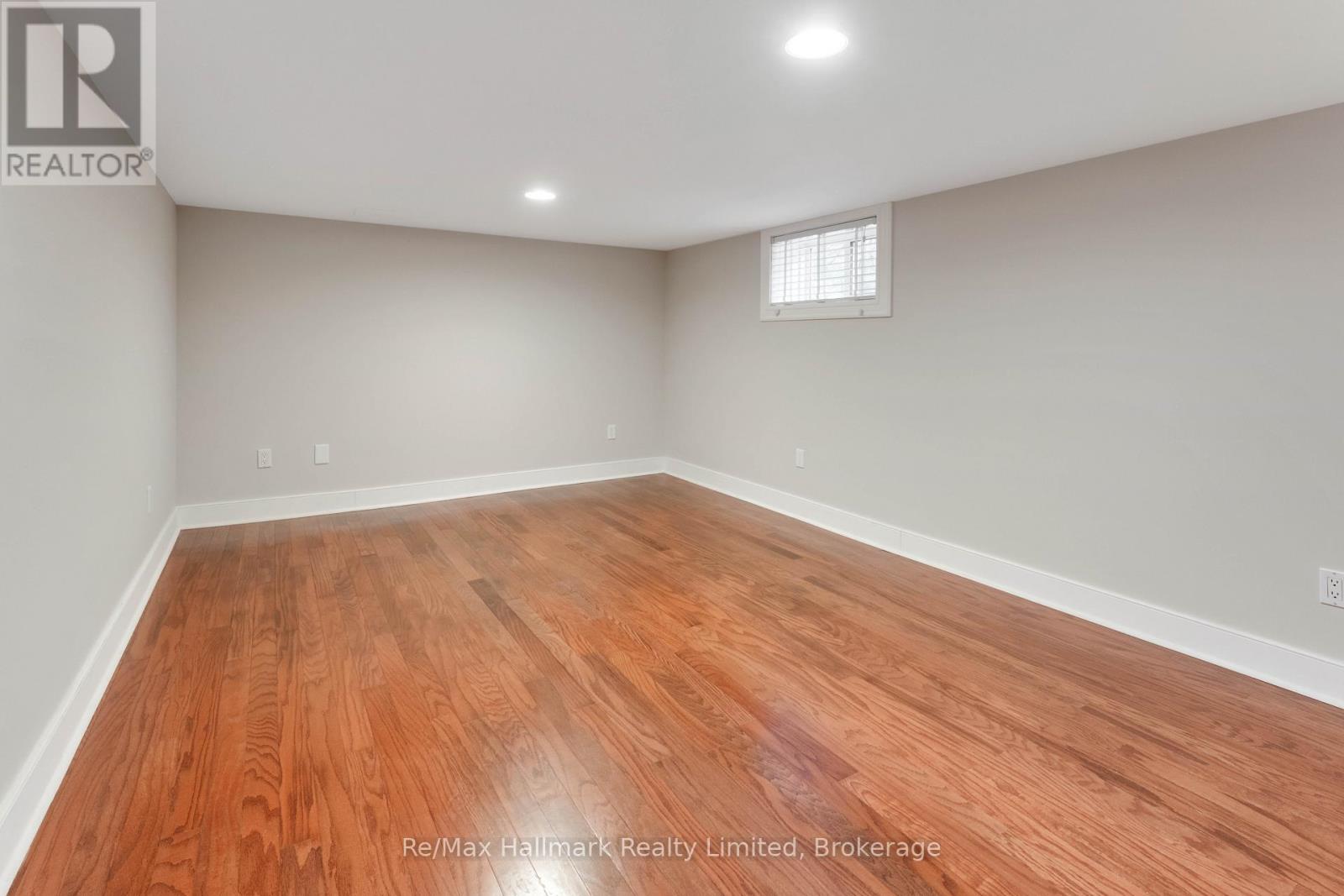 3 WOODS HOLLOW - Image 31