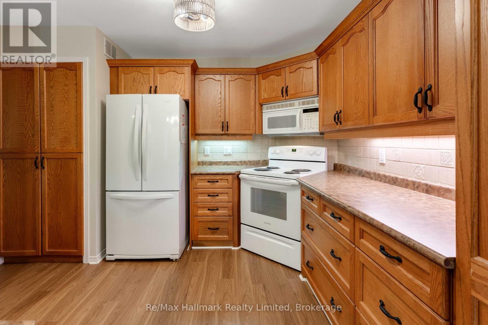 3 WOODS HOLLOW - Image 8