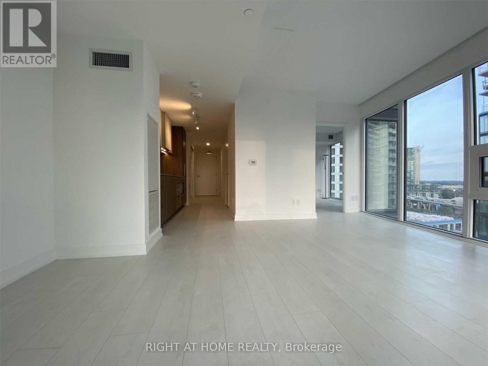 19 Western Battery Road — photo 4