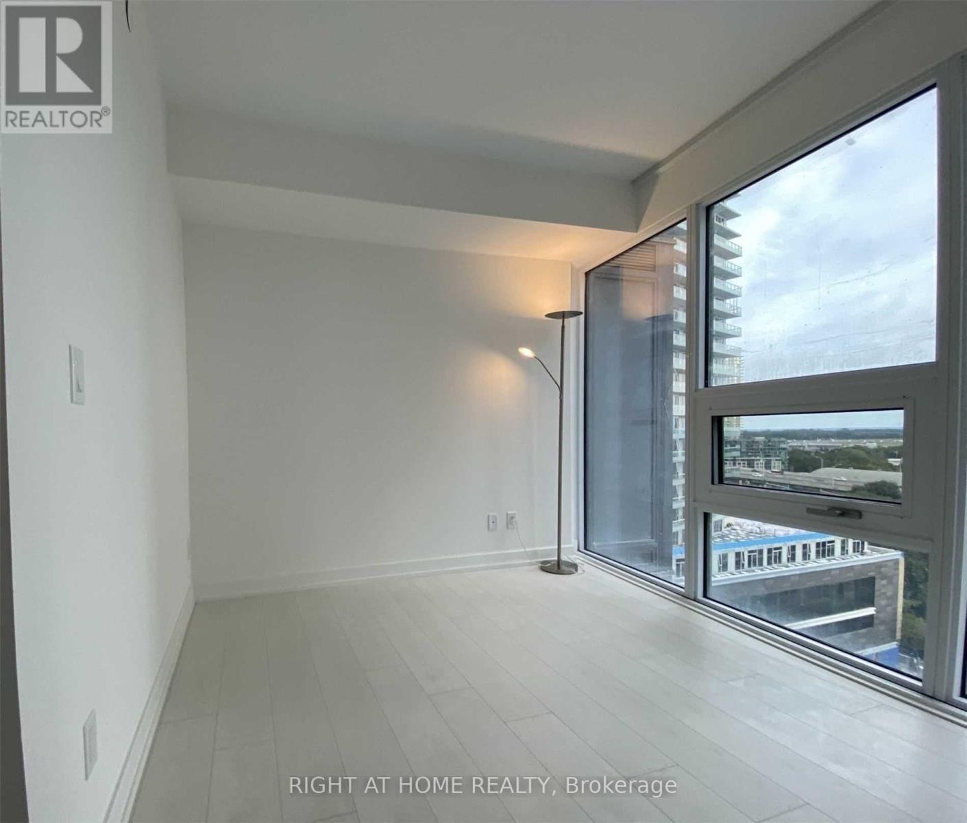 19 Western Battery Road — photo 8
