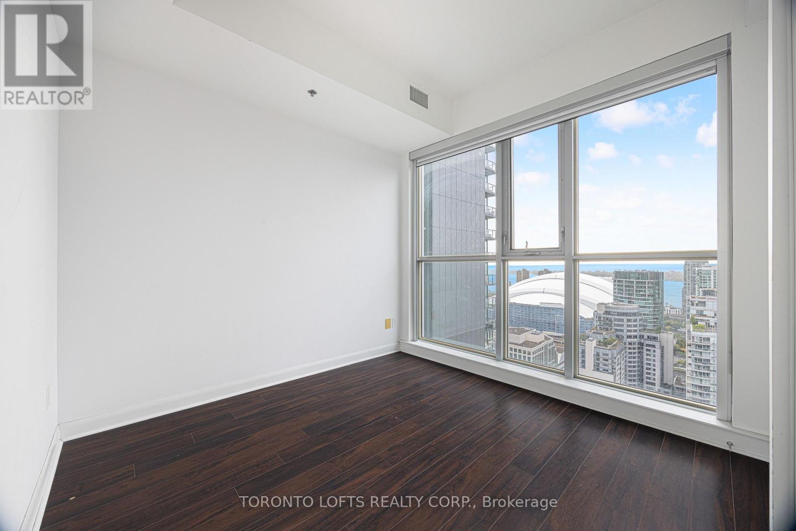 375 King Street West — photo 10