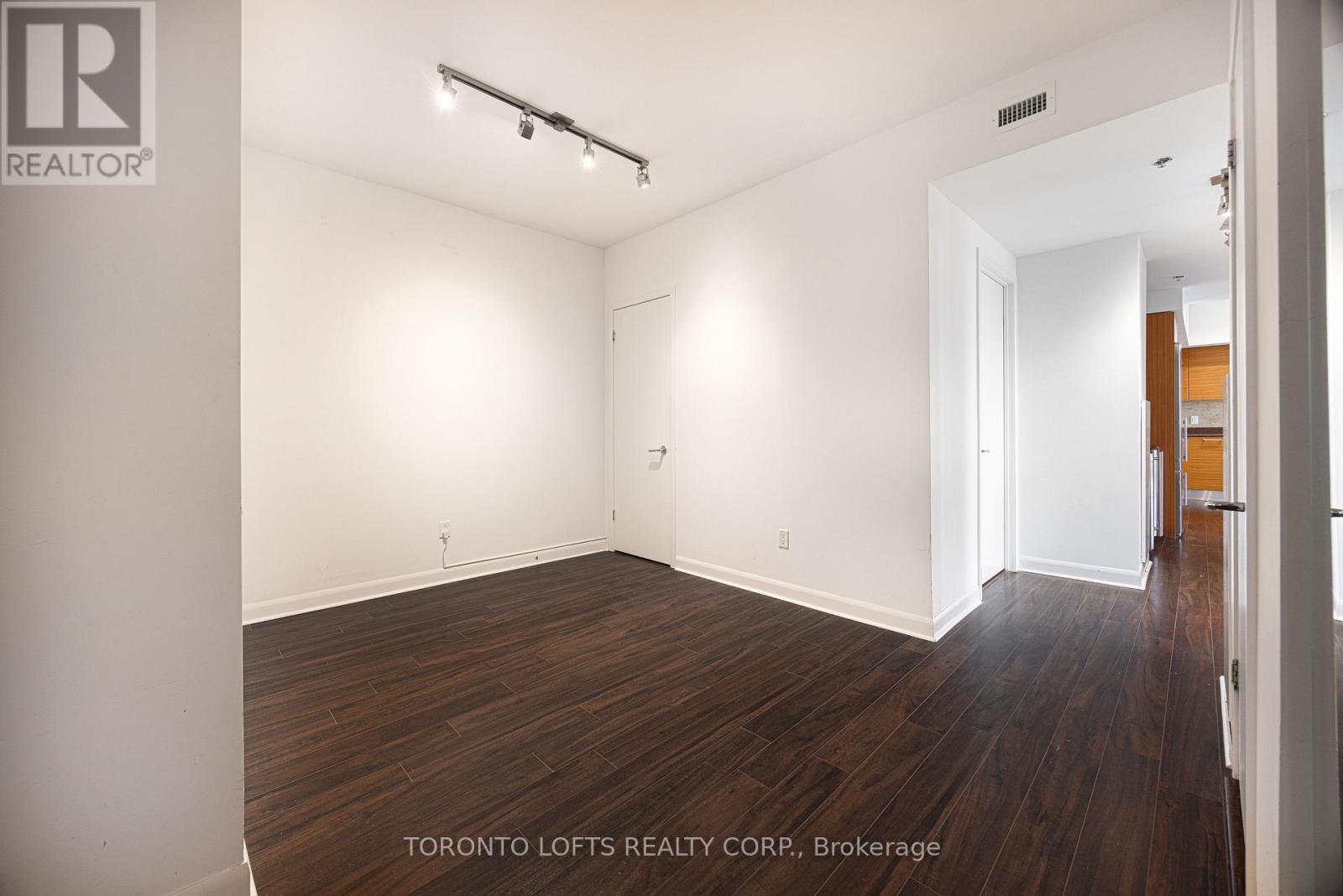 375 King Street West — photo 11