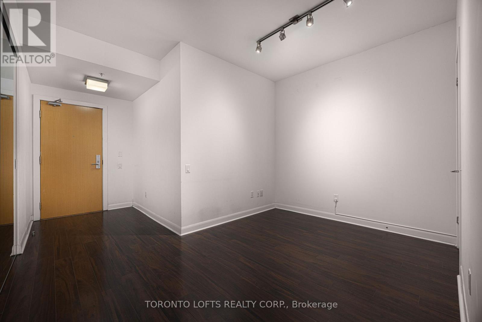 375 King Street West — photo 12