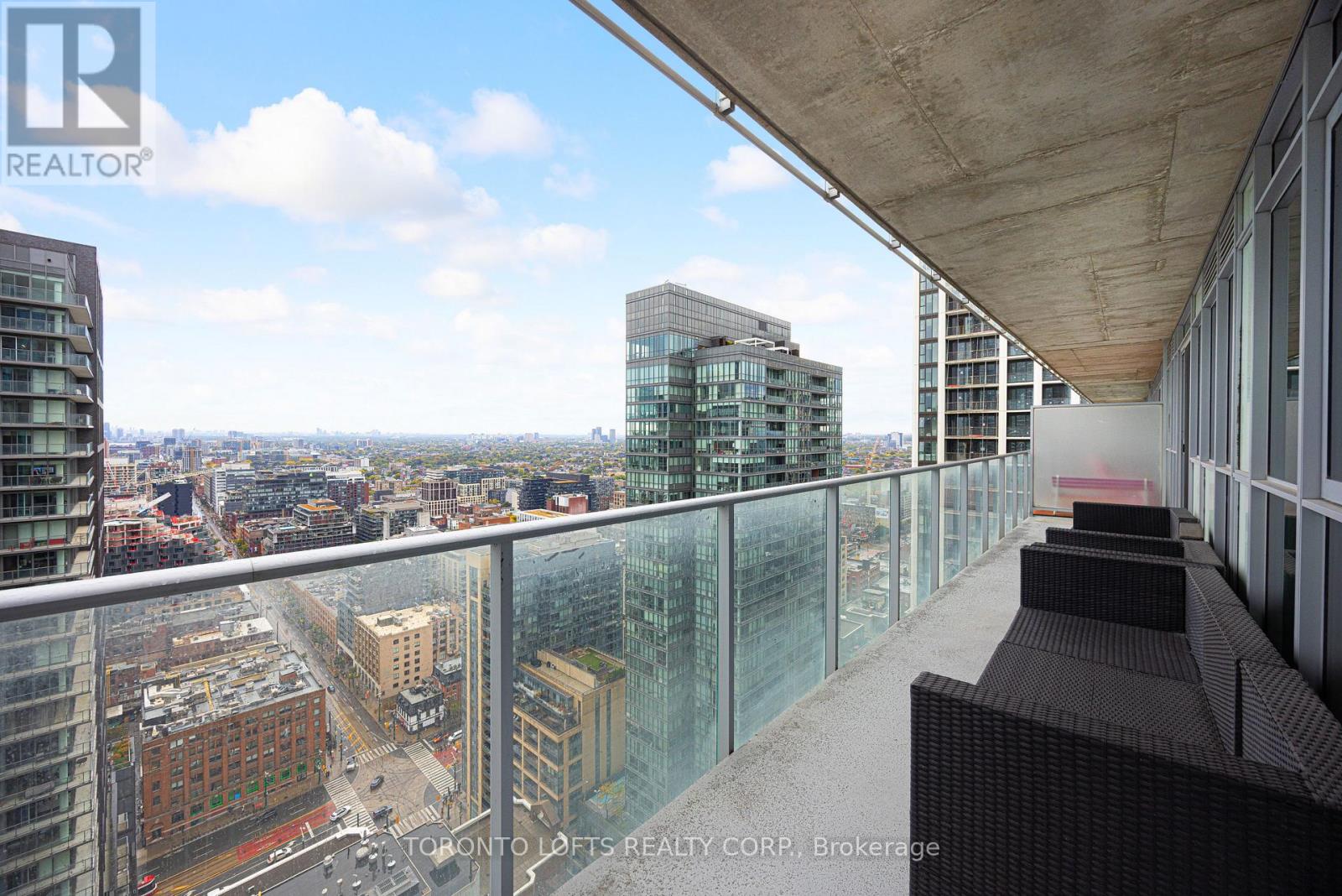375 King Street West — photo 18