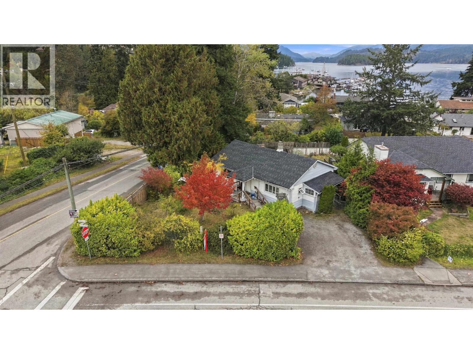 5689 PORPOISE BAY ROAD, Sechelt