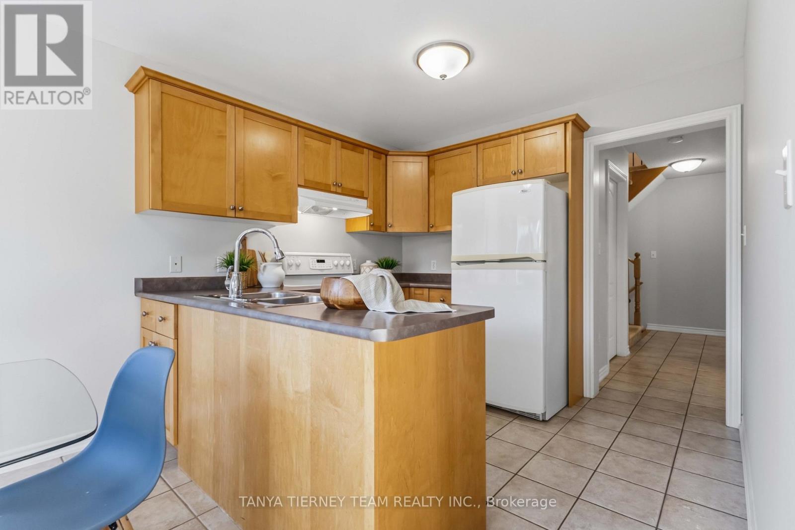 28 CASTLE GREEN DRIVE - 17