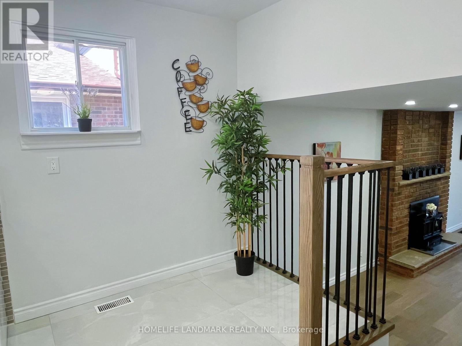 6 Snowhill Crescent, Toronto, ON photo 6