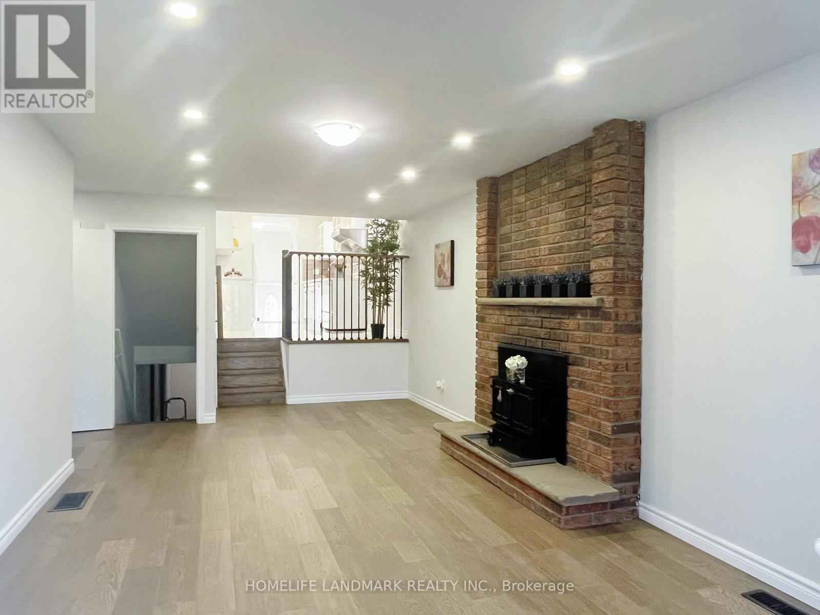6 Snowhill Crescent, Toronto, ON photo 9